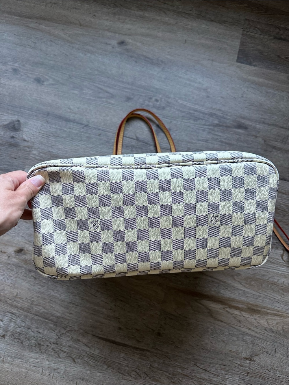 Louis Vuitton Damier Azur Tote with Pink Interior - Picture 4 of 9